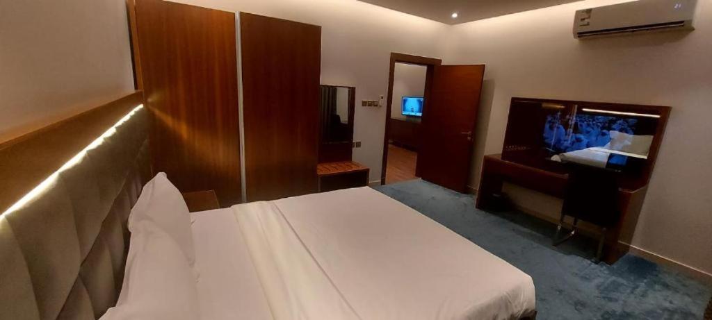 Almasem Serviced Apartments -Exit 5 Эр-Рияд Экстерьер фото